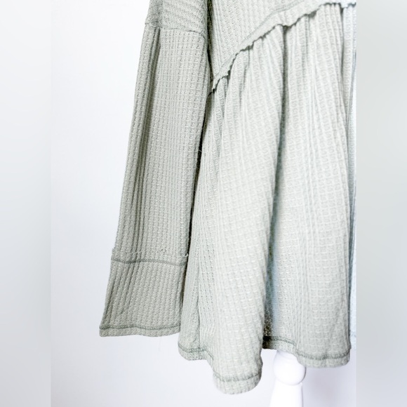 Veveret Waffle Knit Peplum - Picture 3 of 6